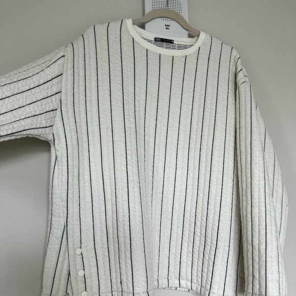 Zara Sweater - Picture 2 of 4